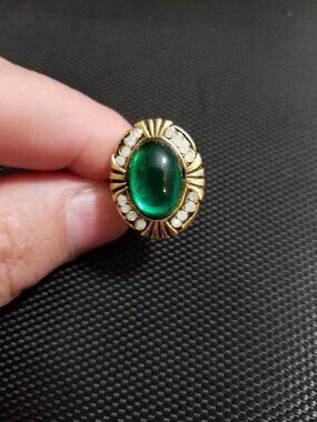HTF: Antique-Style Real-Emerald-Cabochon-Cut-Stone Ring with Tiny-Opal-Stones